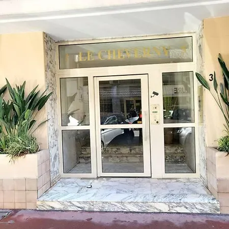 Position Croisette Martinez ! 150m From The Completely Renovated ! *